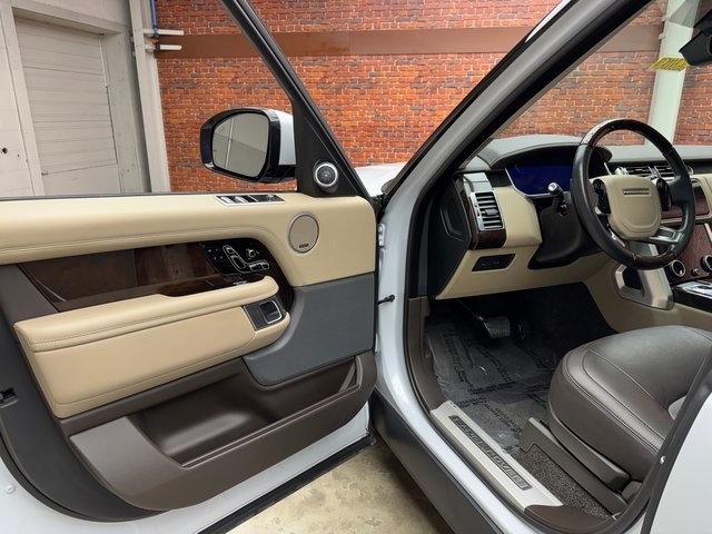 2020 Land Rover Range Rover SuperCharged photo 9