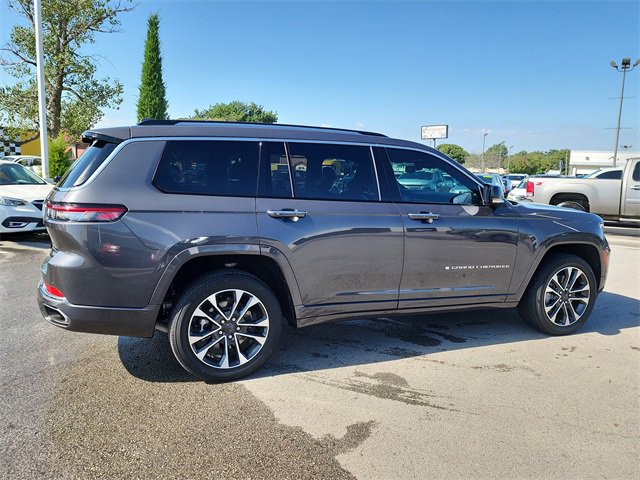 2021 Jeep Grand Cherokee Overland photo 2