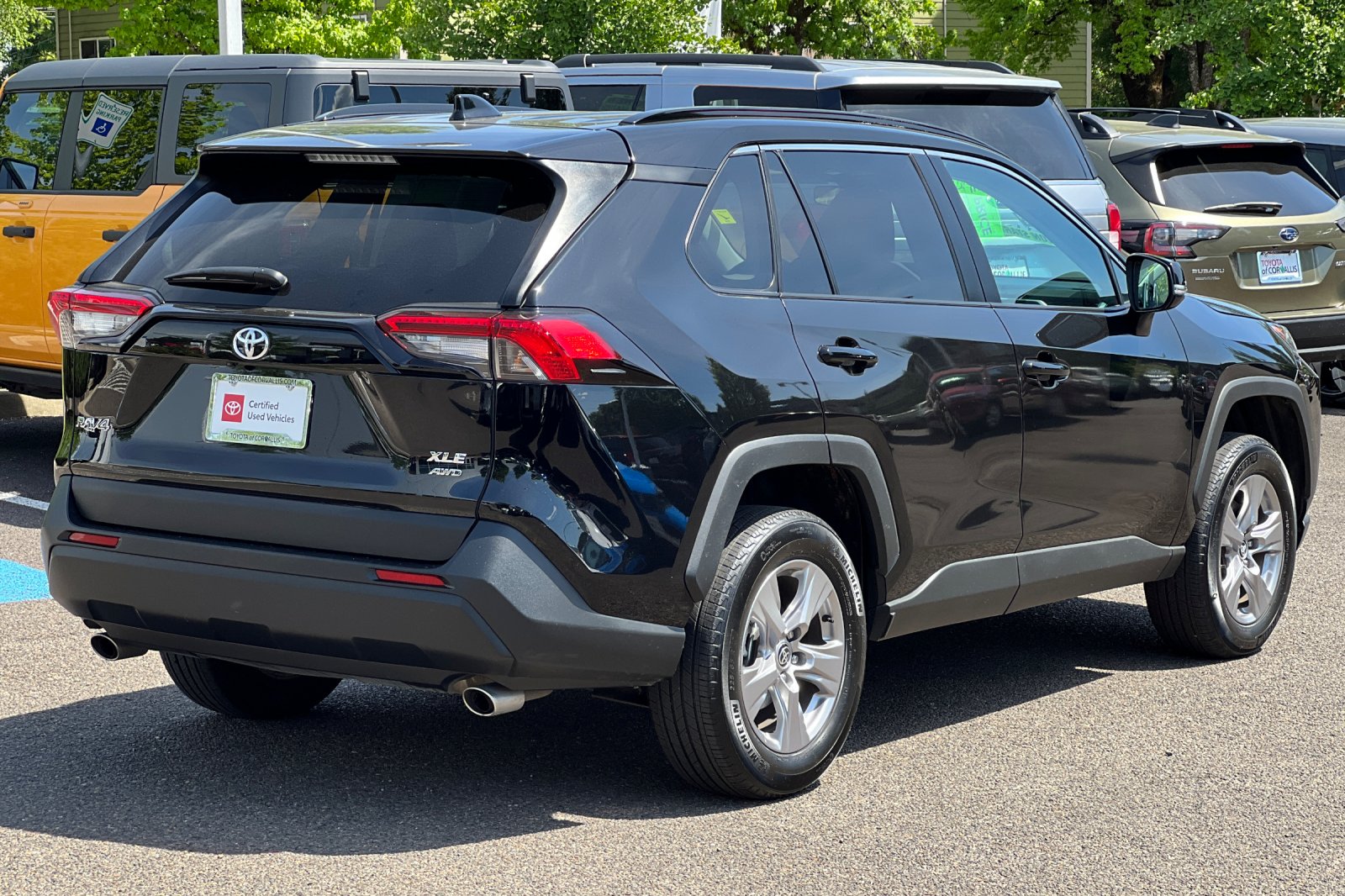 2023 Toyota RAV4 XLE photo 2