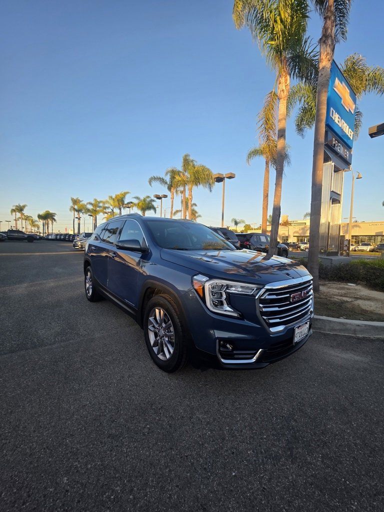 2024 GMC Terrain SLT's photo