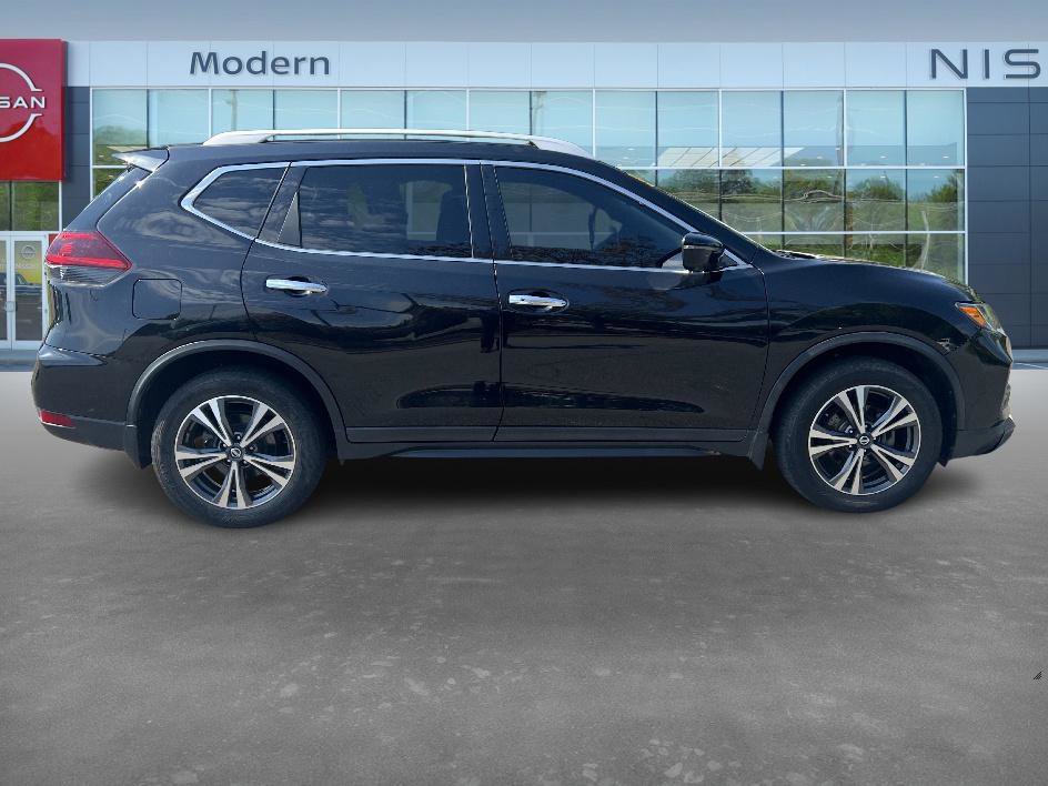 2019 Nissan Rogue SV photo 4
