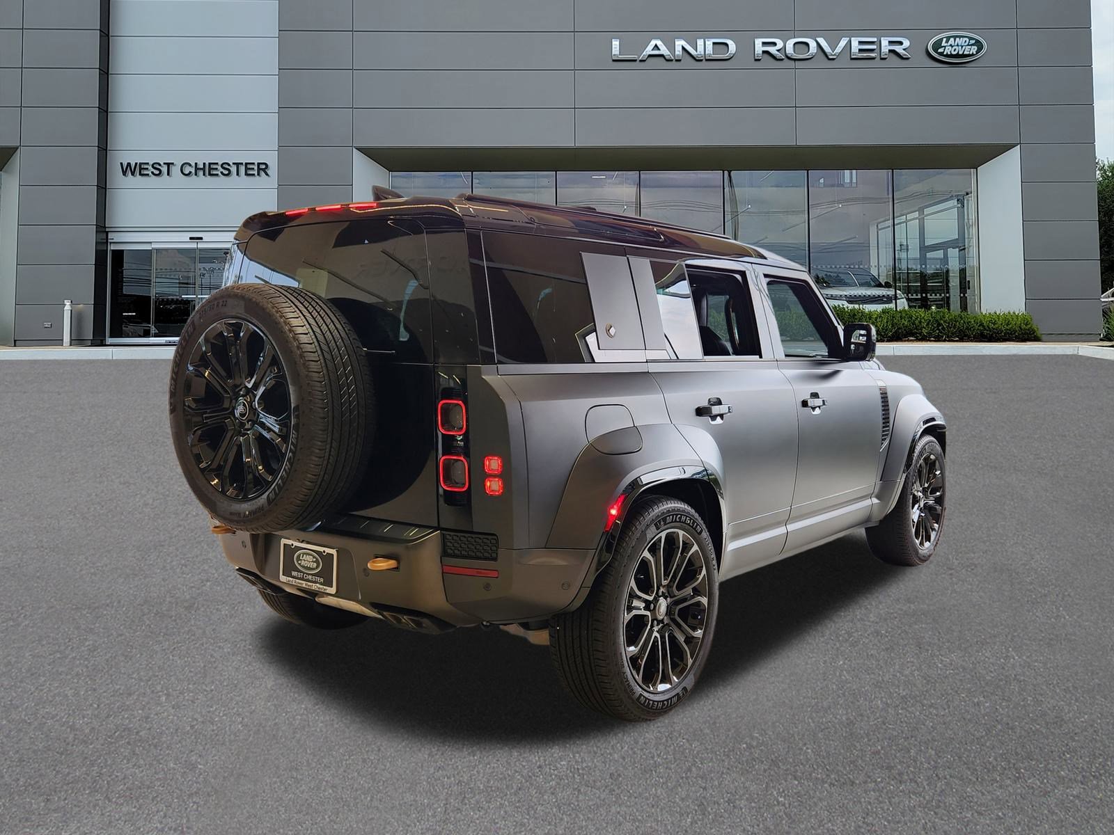 2025 Land Rover Defender 110 V8 photo 4
