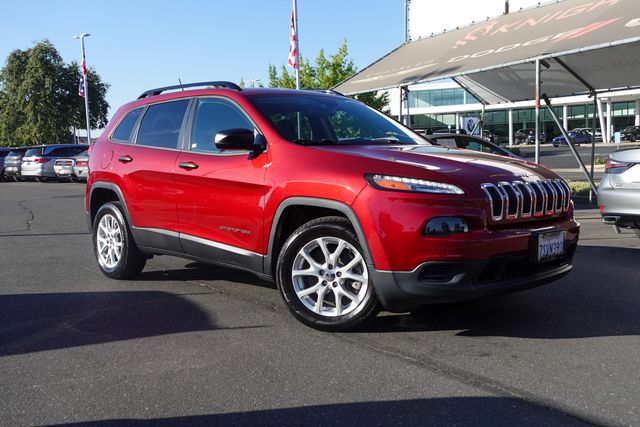 2016 Jeep Cherokee Sport photo 2