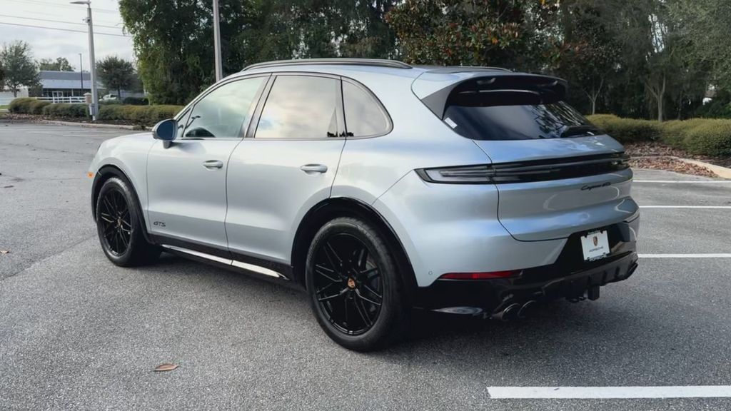 2026 Porsche Cayenne GTS photo 4
