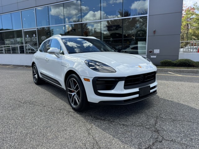 2024 Porsche Macan S photo 2