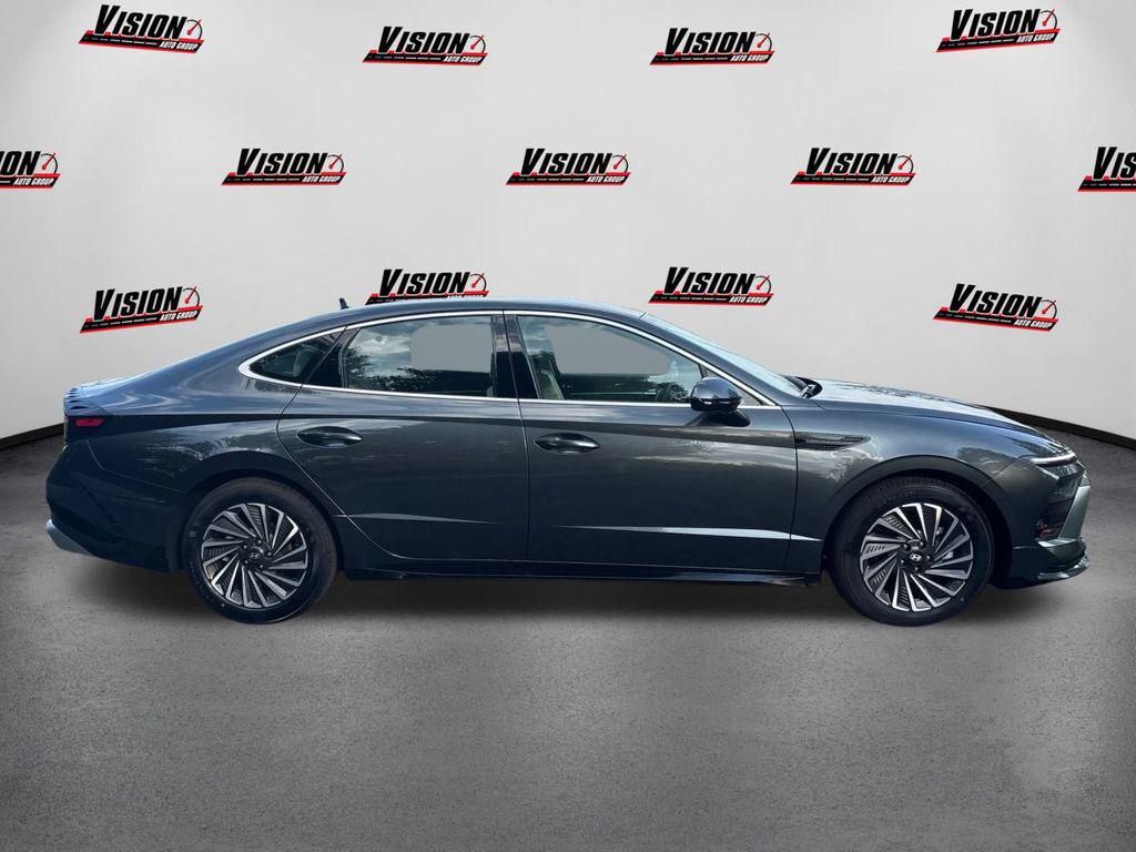 2025 Hyundai Sonata Hybrid SEL photo 4
