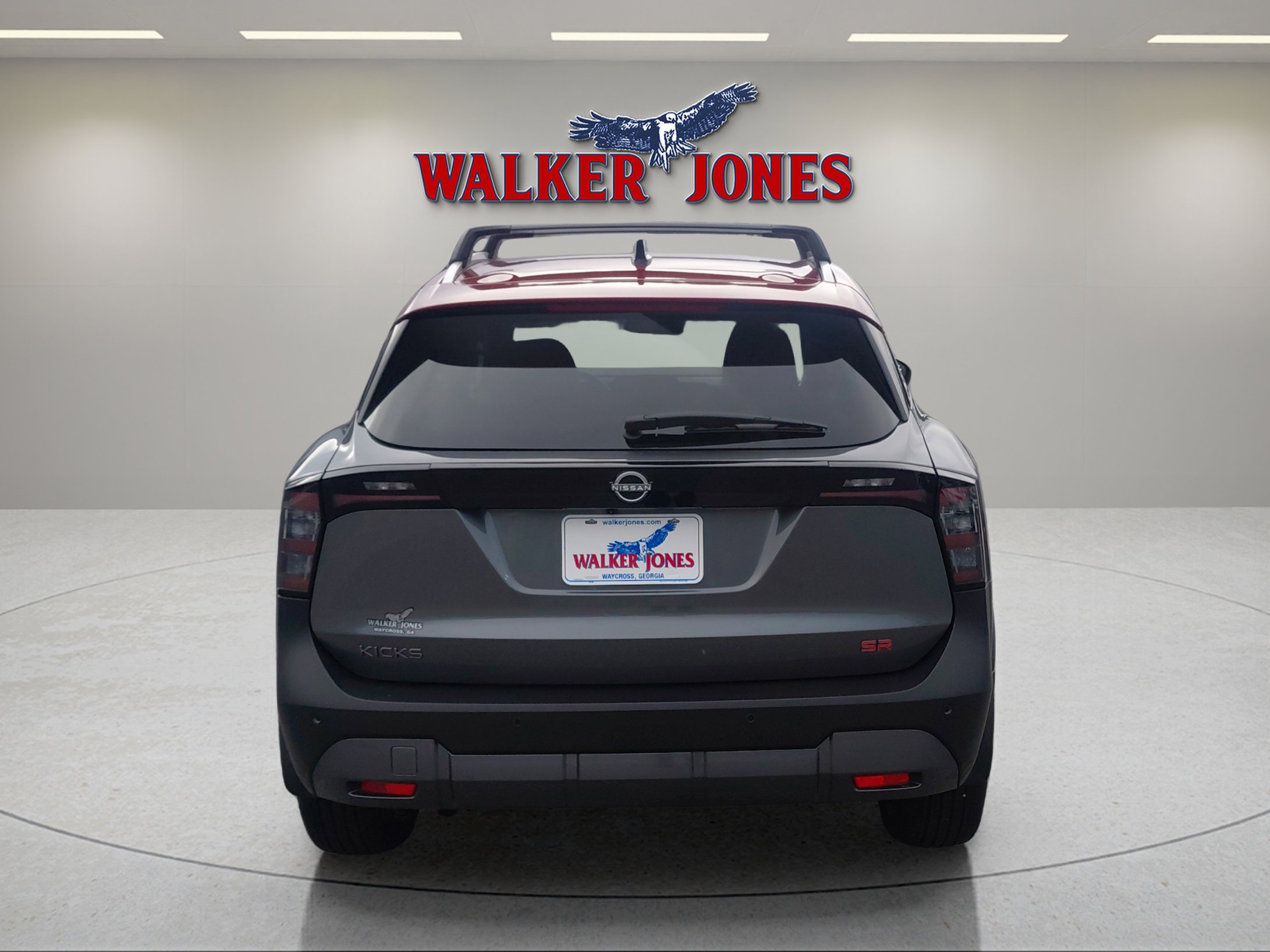 2026 Nissan Kicks SR photo 4