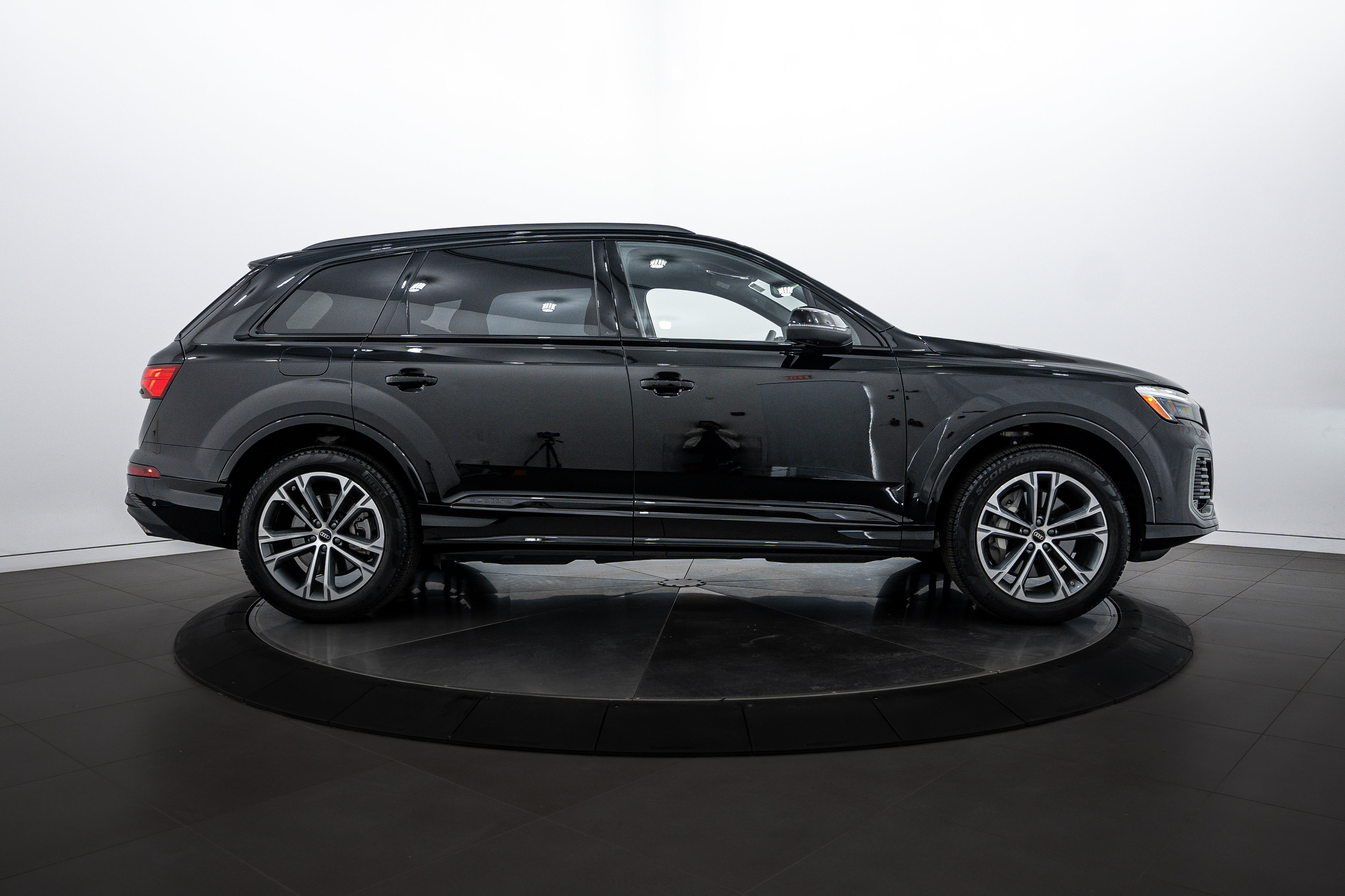 2025 Audi Q7 Premium Plus photo 2