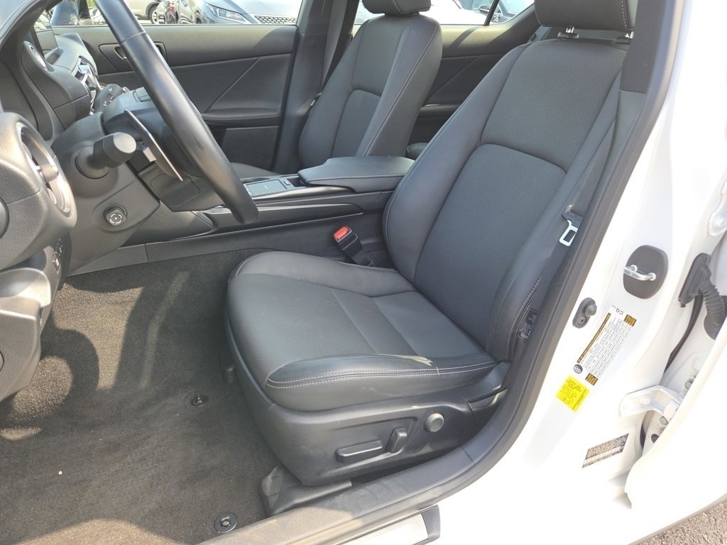2022 Lexus IS 300 photo 6