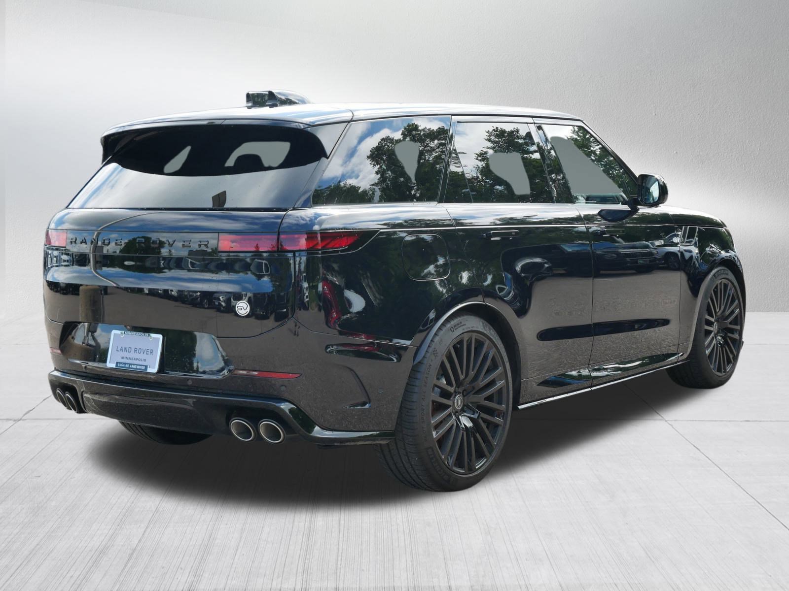 2025 Land Rover Range Rover Sport photo 4