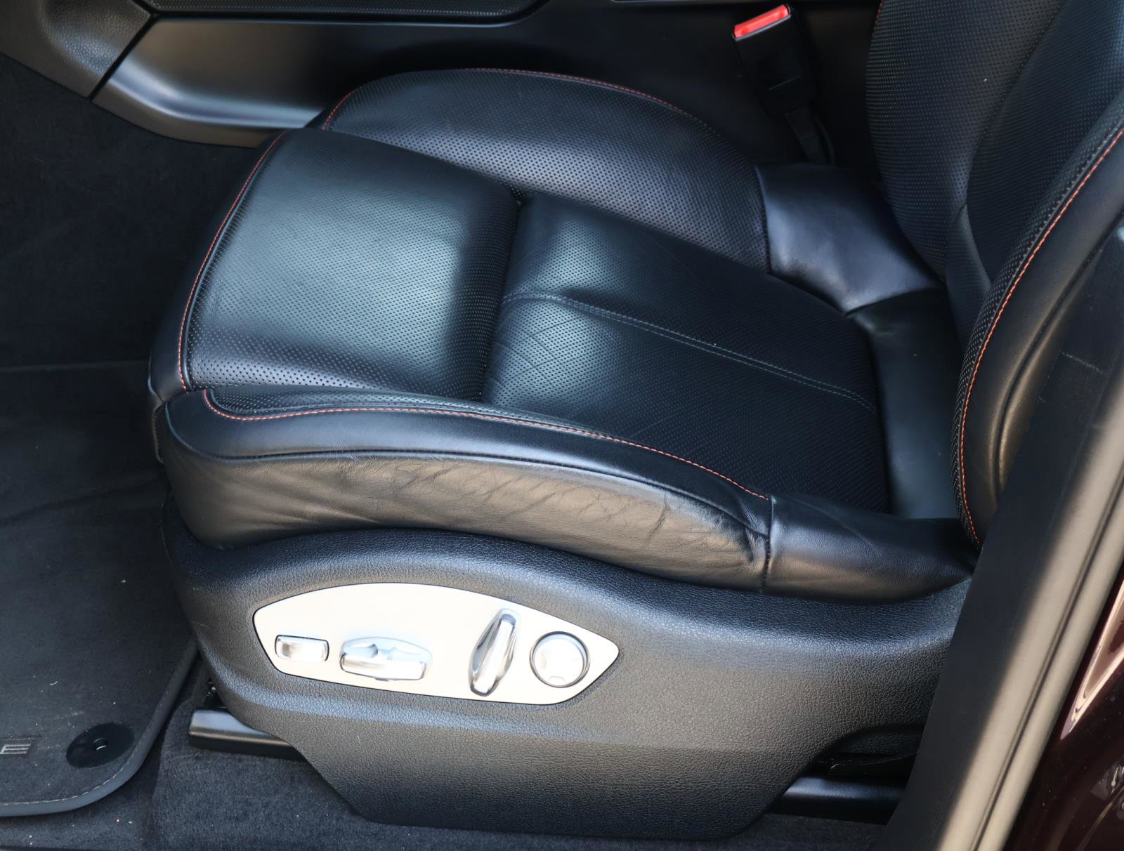2023 Porsche Macan S photo 14