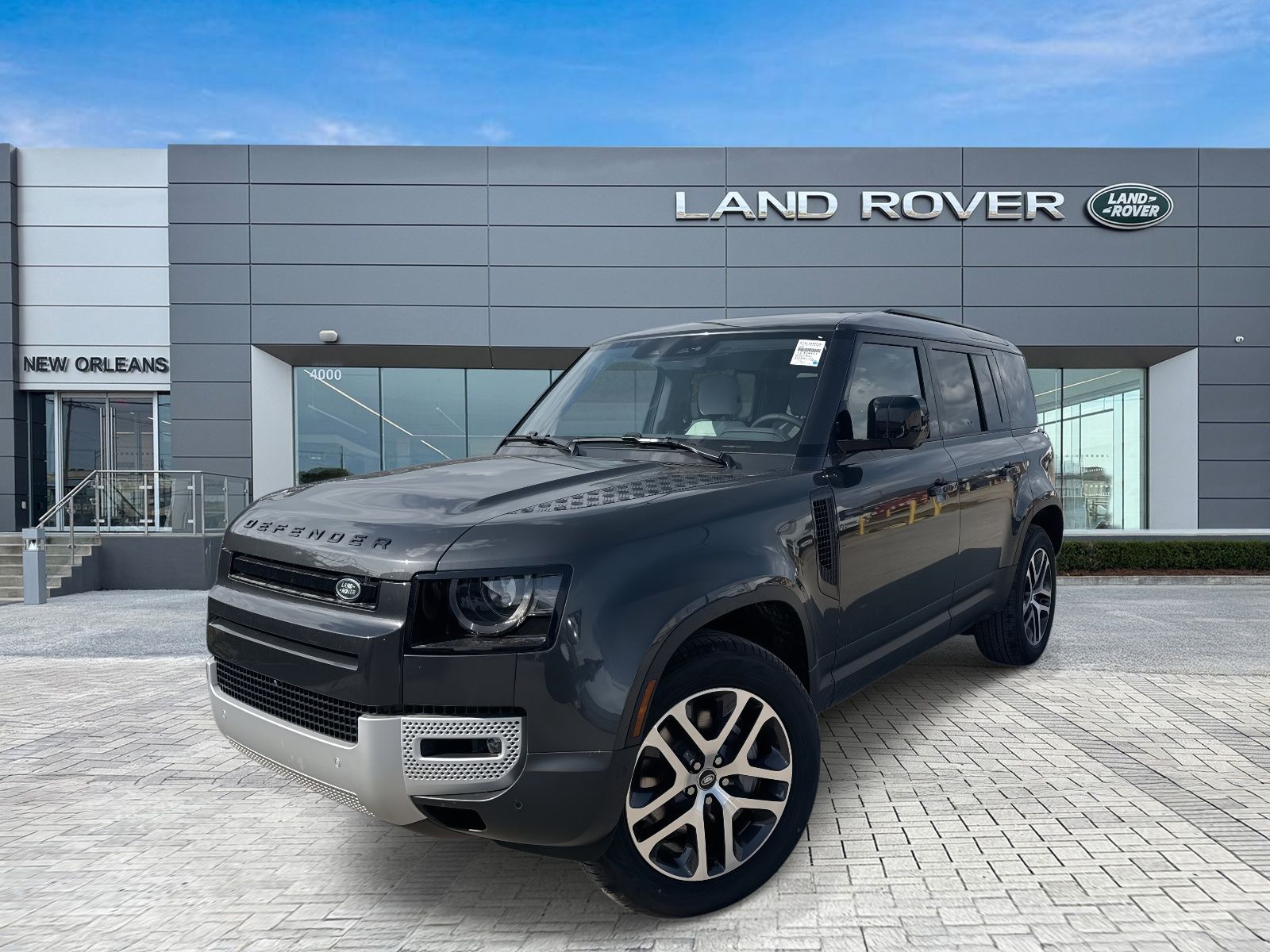 2025 Land Rover Defender S's photo