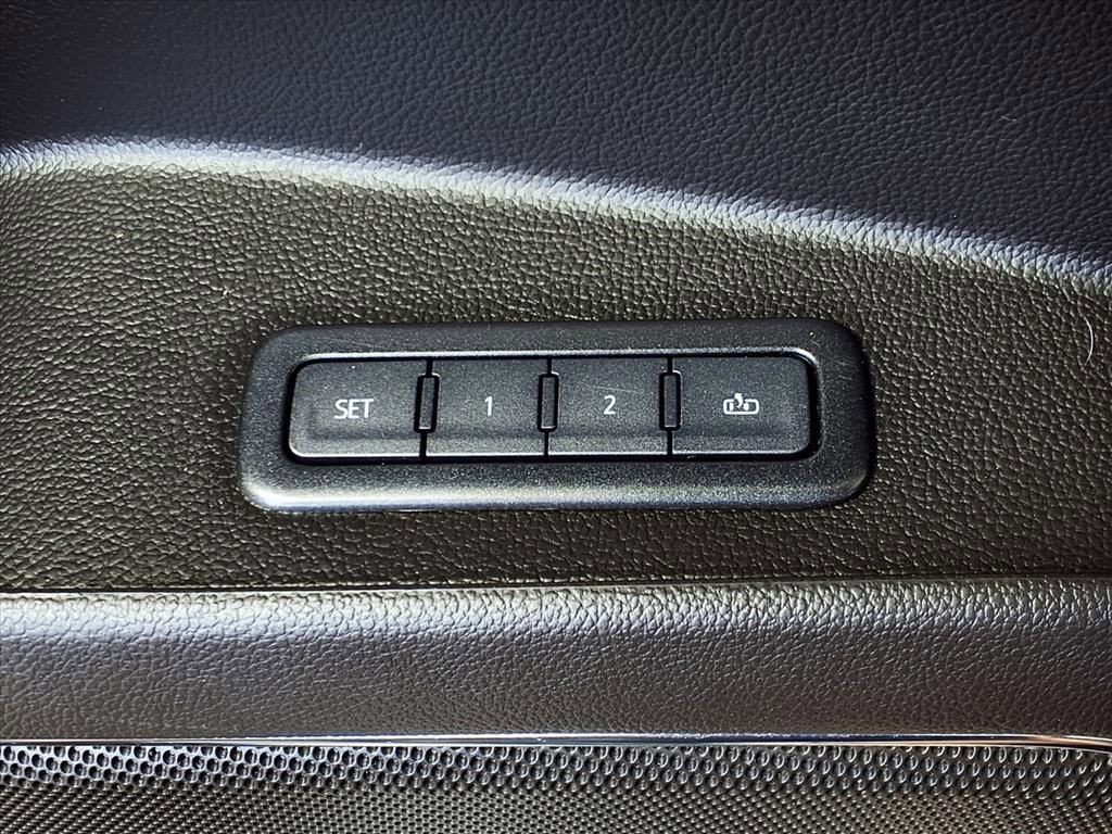 2020 Chevrolet Suburban LT photo 10