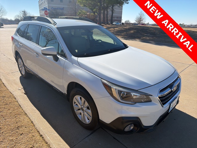 2019 Subaru Outback Premium's photo