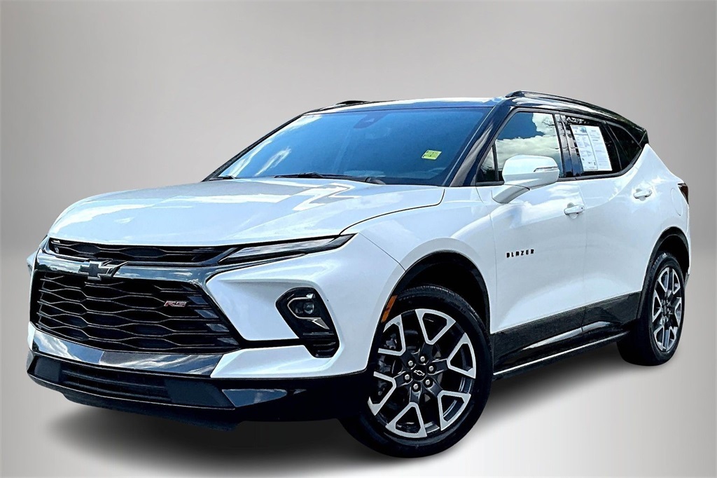 2023 Chevrolet Blazer RS photo 2