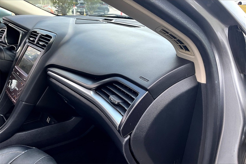 2020 Ford Fusion Titanium photo 25