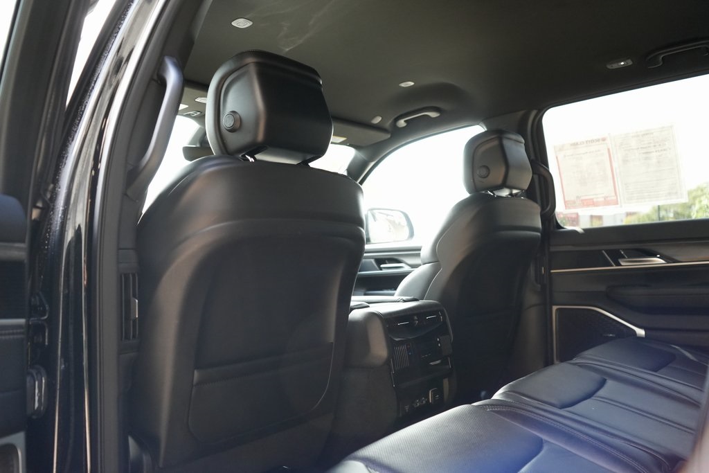 2024 Jeep Wagoneer L Series II photo 31