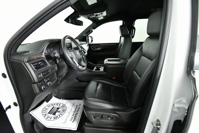 2021 Chevrolet Suburban LT photo 4