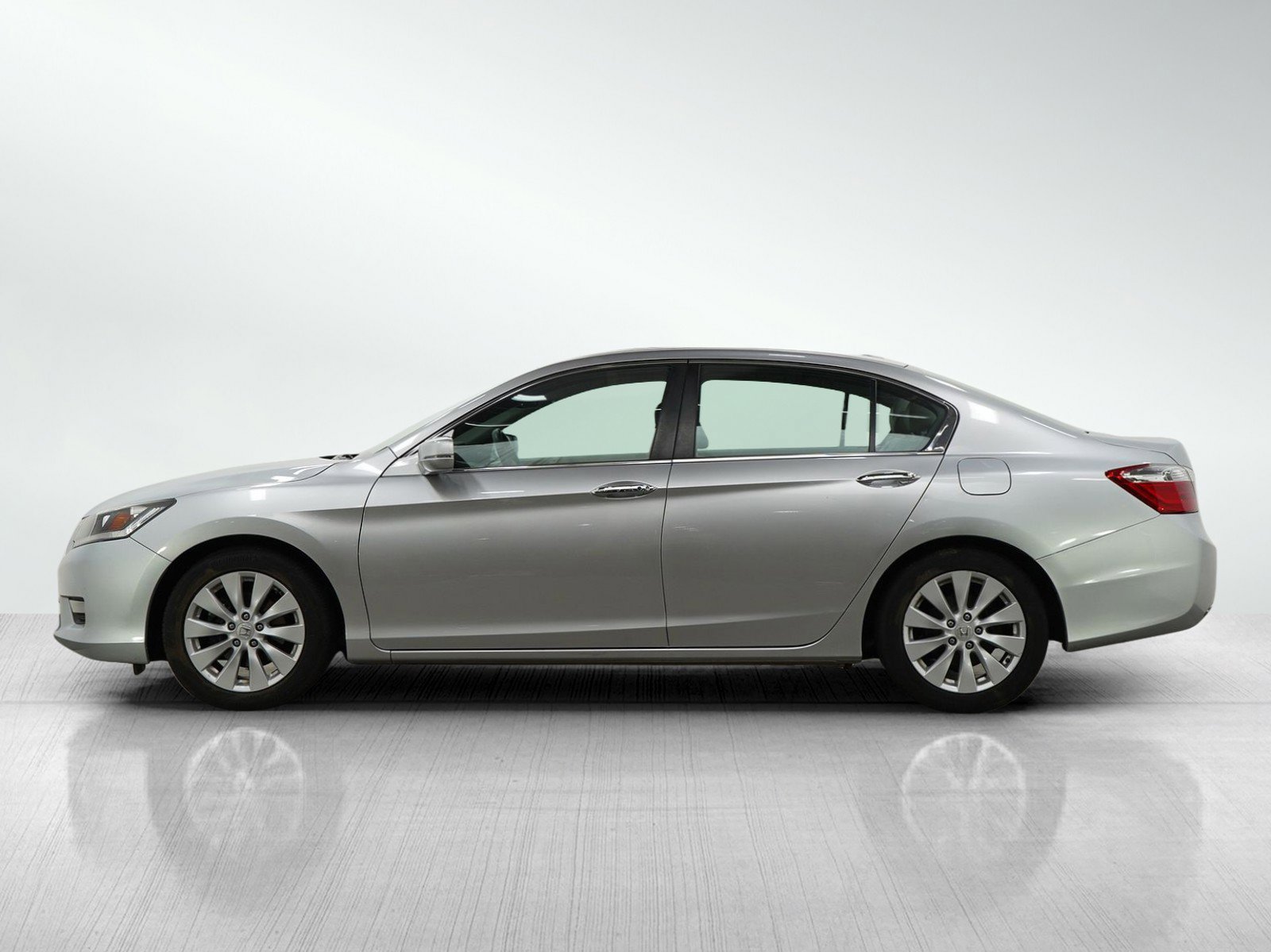 Used 2015 Honda Accord EX-L with VIN 1HGCR2F89FA129581 for sale in Burnsville, Minnesota