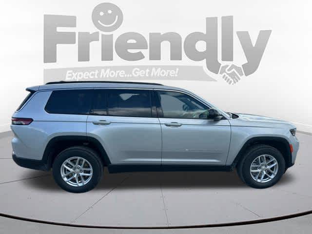 2025 Jeep Grand Cherokee Laredo X photo 2