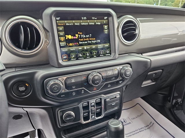 2023 Jeep Gladiator Overland photo 21