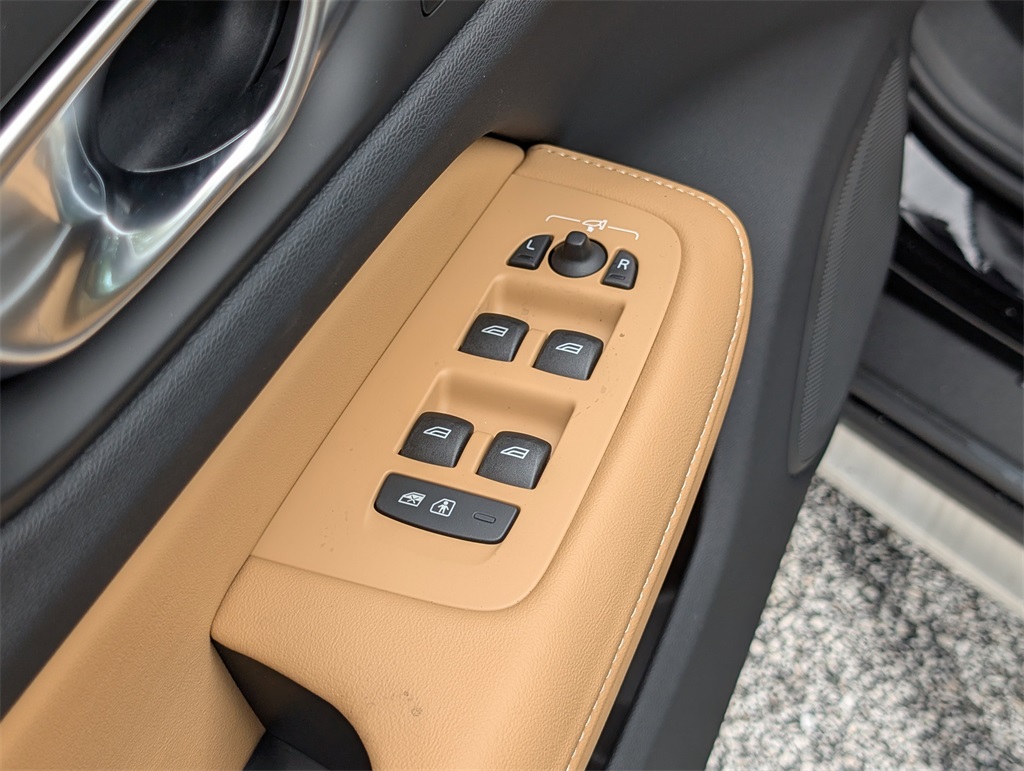 2026 Volvo V60 Cross Country B5 photo 12