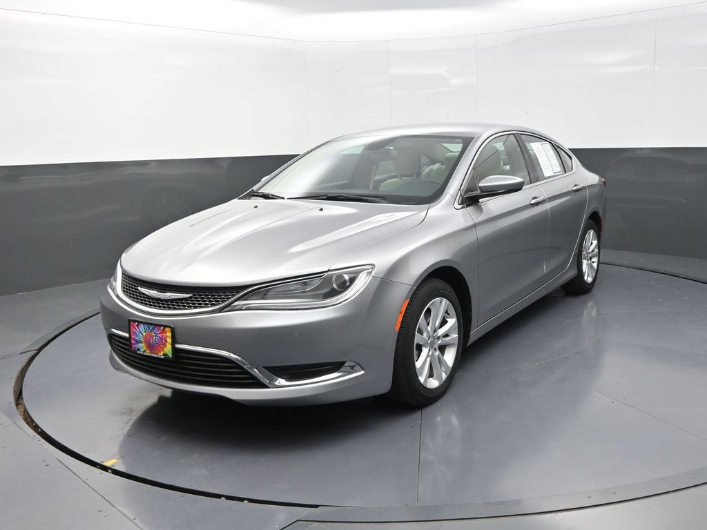 2016 Chrysler 200 Limited photo 3