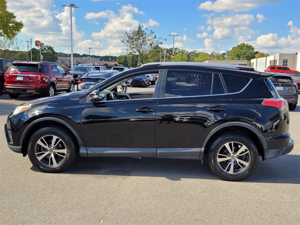 2017 Toyota RAV4 XLE photo 4