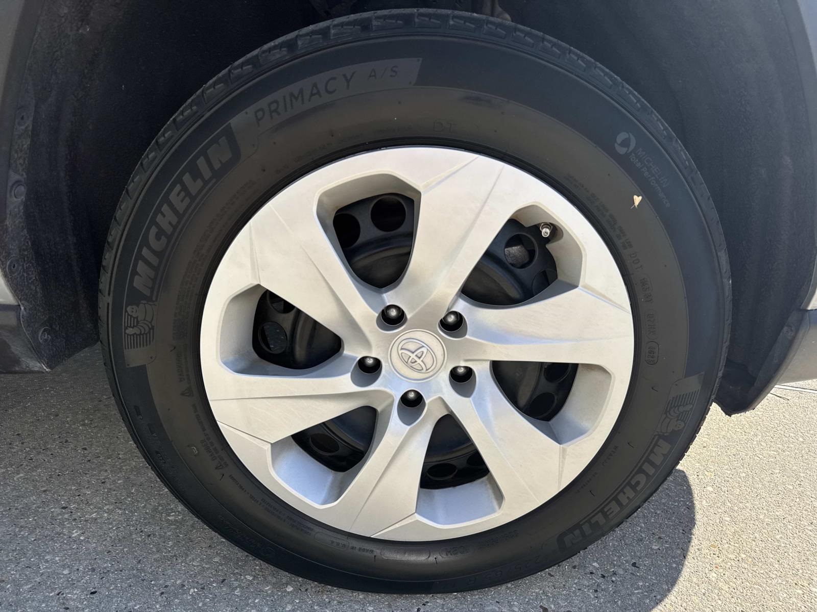 2024 Toyota RAV4 LE photo 3