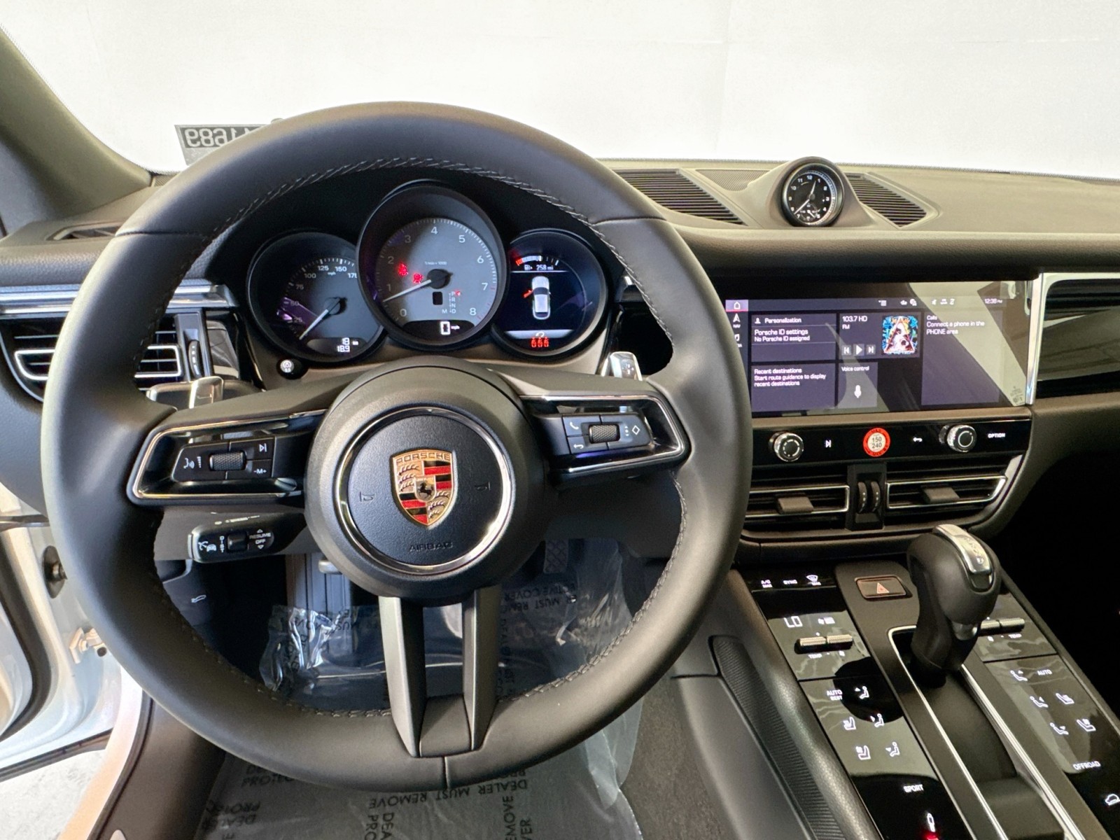 2025 Porsche Macan S photo 13