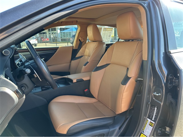 2025 Lexus ES 300h Premium photo 12