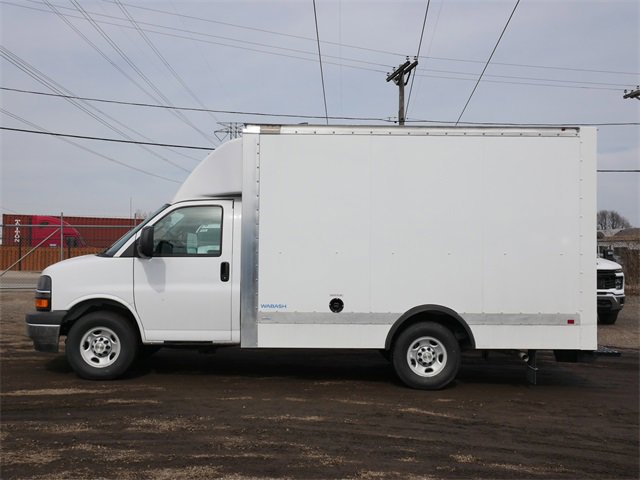 2024 Chevrolet Express Cutaway 3500 photo 3