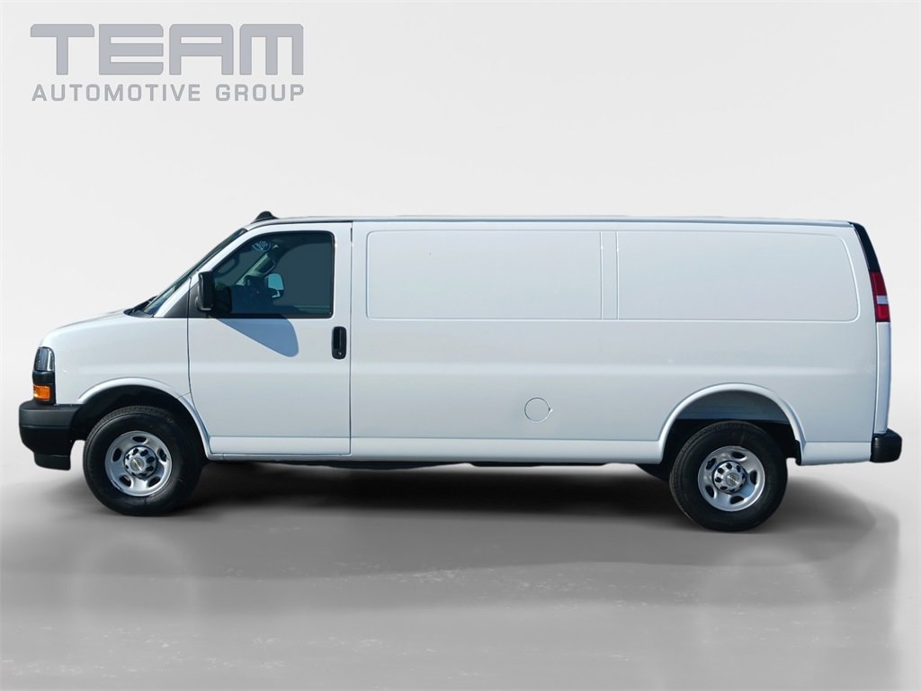 2025 Chevrolet Express Cargo 3500 photo 2
