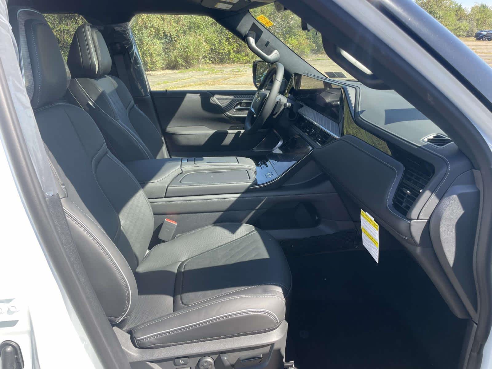2026 Infiniti QX80 photo 17