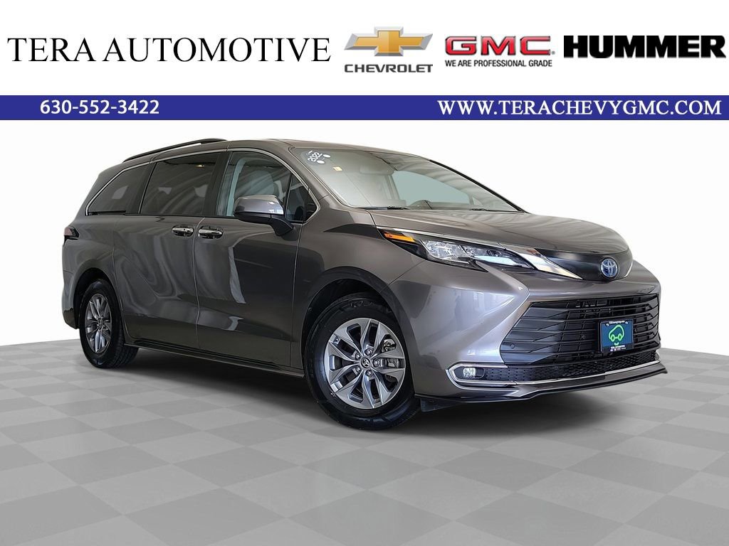 2022 Toyota Sienna XLE's photo