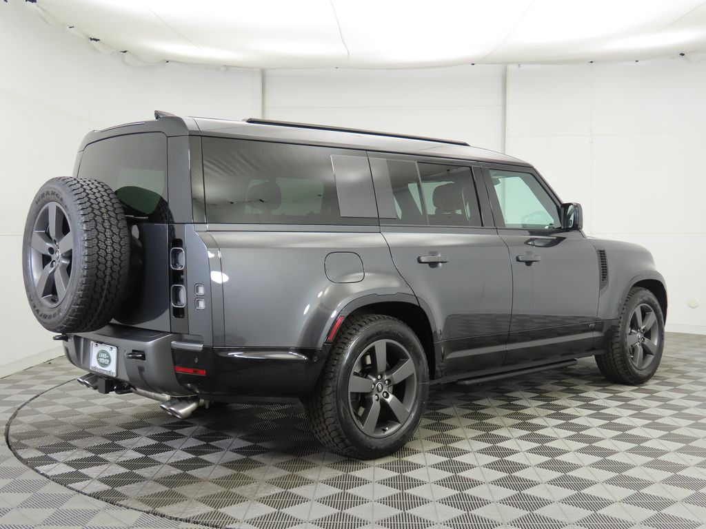 2025 Land Rover Defender 130 V8 photo 5