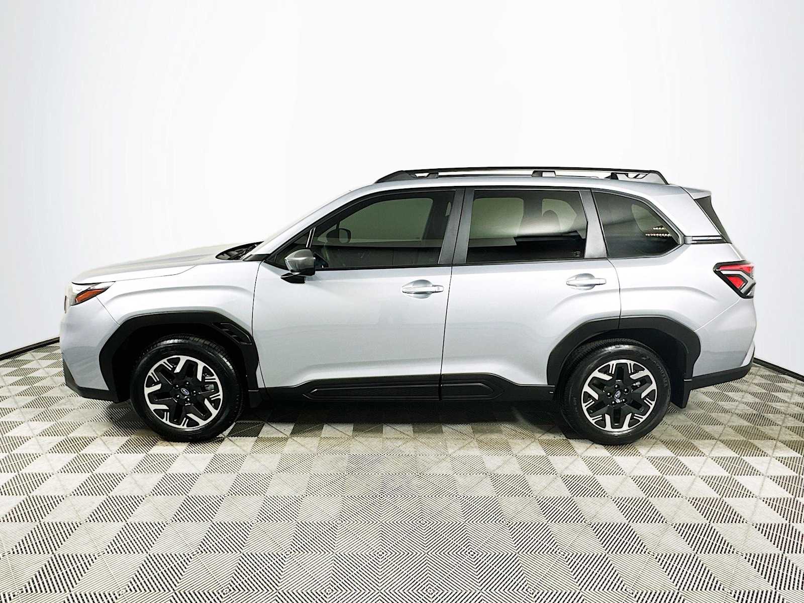 2025 Subaru Forester Premium Base photo 4