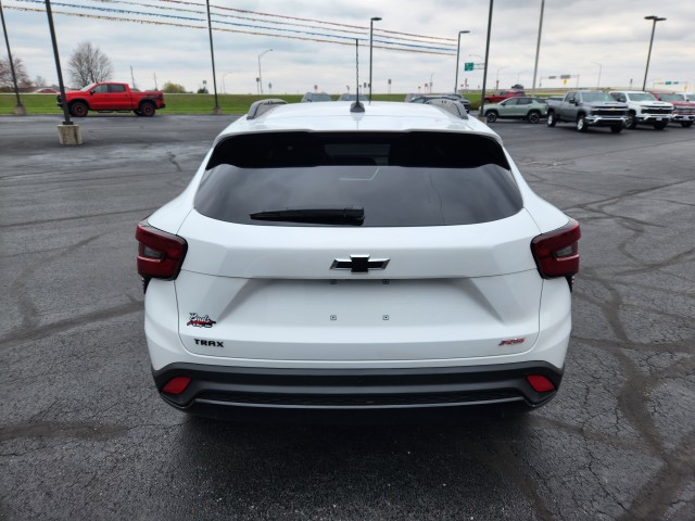 2025 Chevrolet Trax photo 3