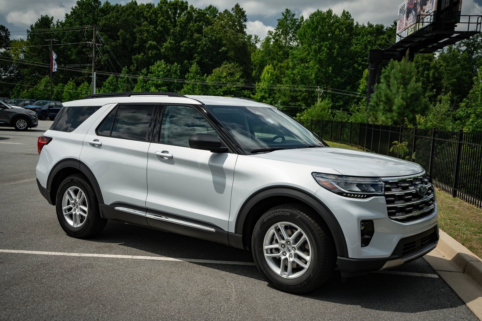 2025 Ford Explorer photo 12
