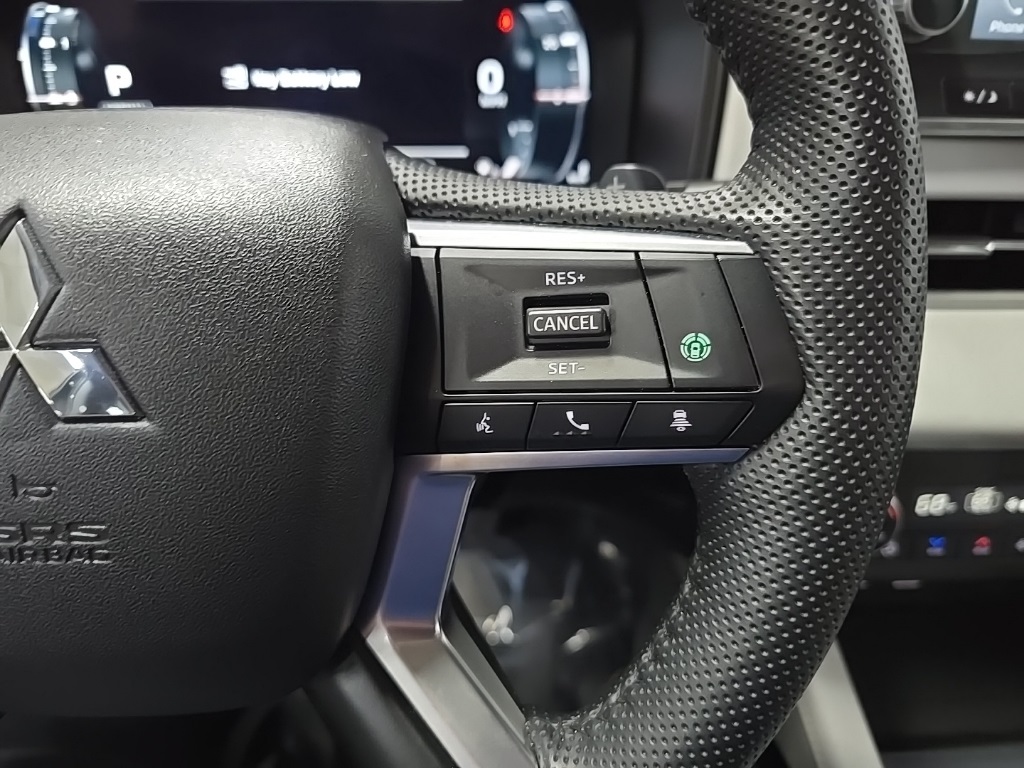 2023 Mitsubishi Outlander PHEV SEL photo 19