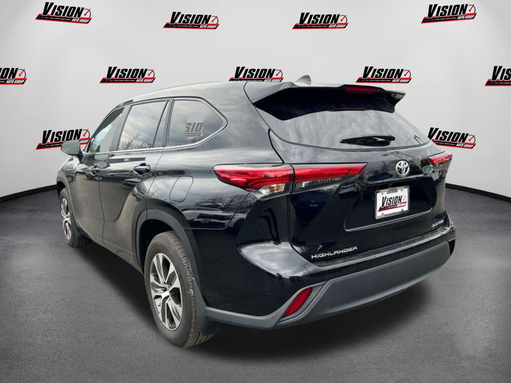 2023 Toyota Highlander XLE photo 7