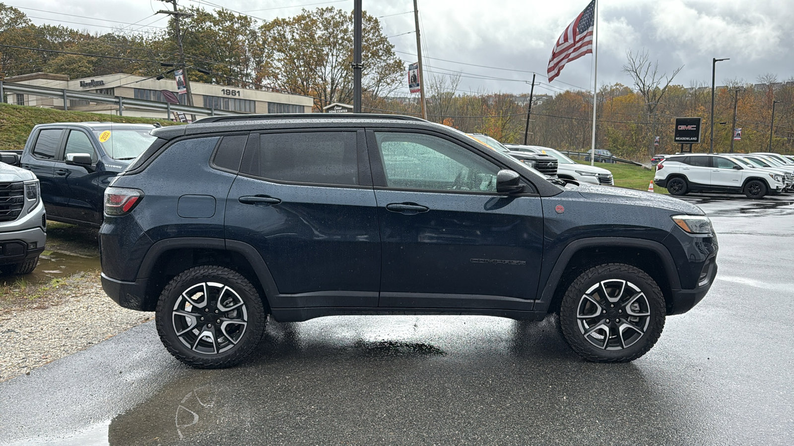2024 Jeep Compass Trailhawk photo 2