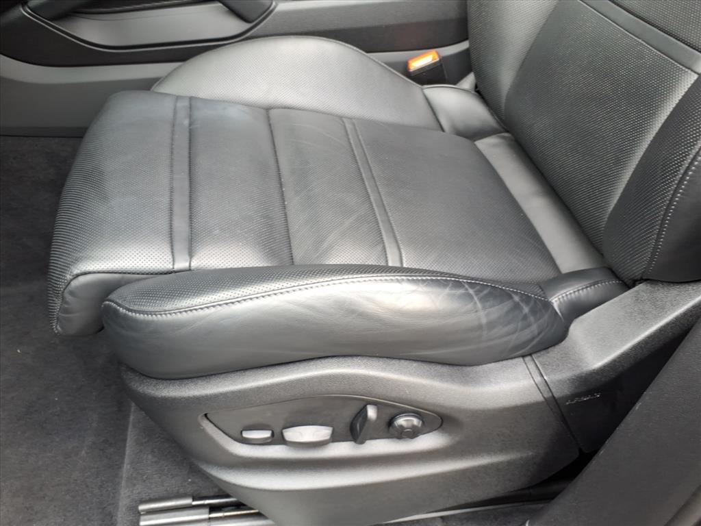 2023 Porsche Cayenne Platinum Edition photo 5