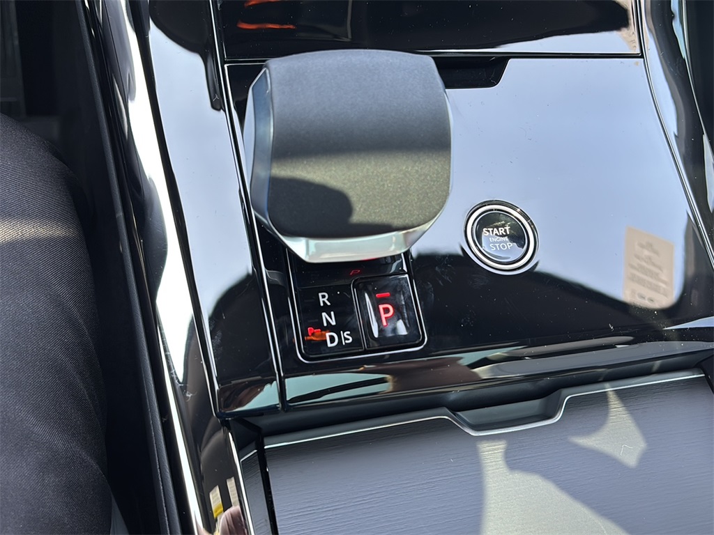 2025 Land Rover Range Rover Sport SE photo 18