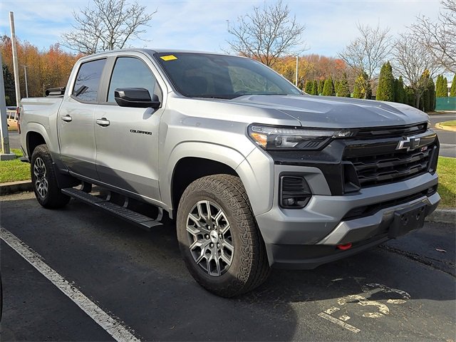 2024 Chevrolet Colorado Z71 photo 3
