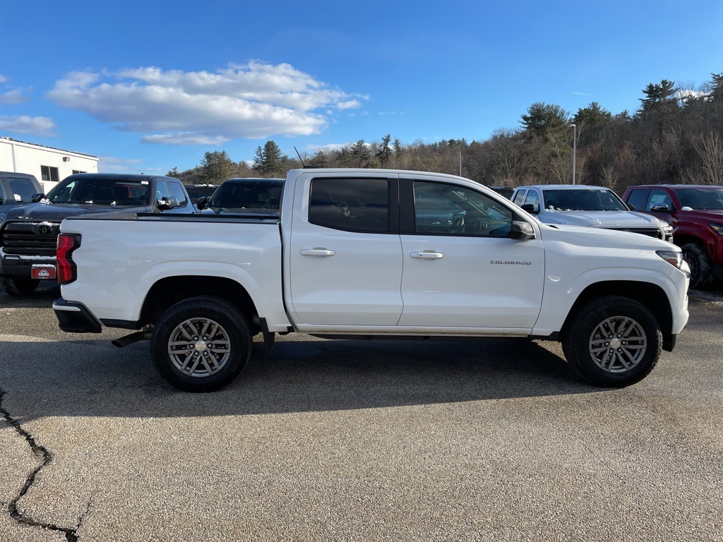 2023 Chevrolet Colorado LT photo 3