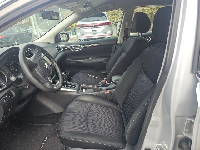 2019 Nissan Sentra SV photo 3
