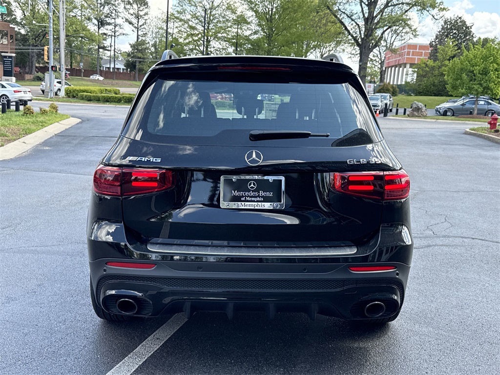 2025 Mercedes Benz GLB 35 AMG photo 4