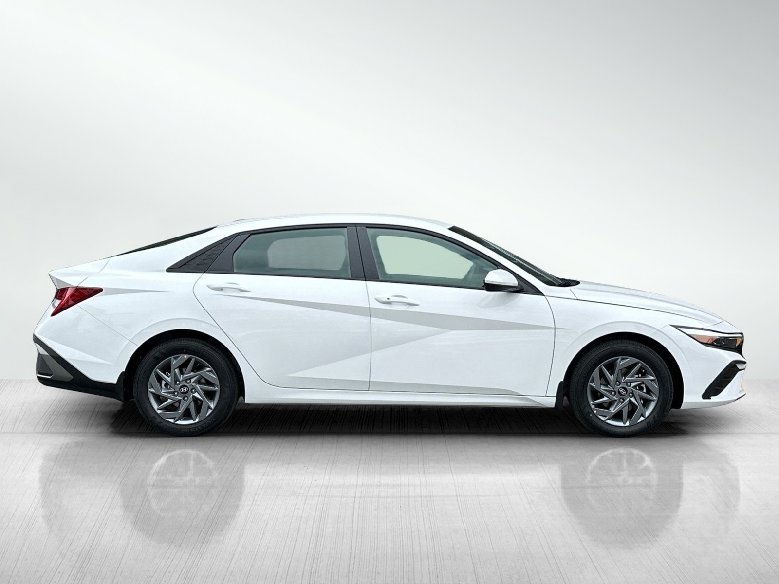 2025 Hyundai Elantra Hybrid Blue photo 3