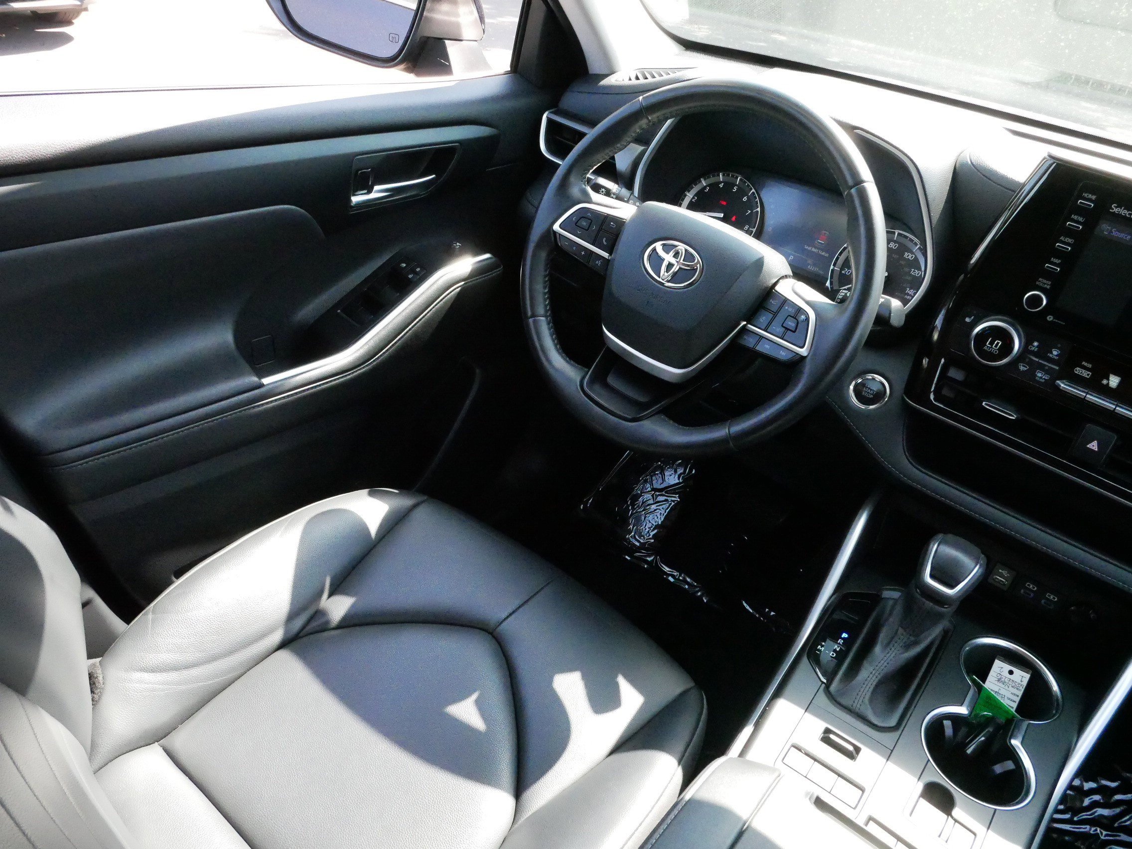 2022 Toyota Highlander XLE photo 9